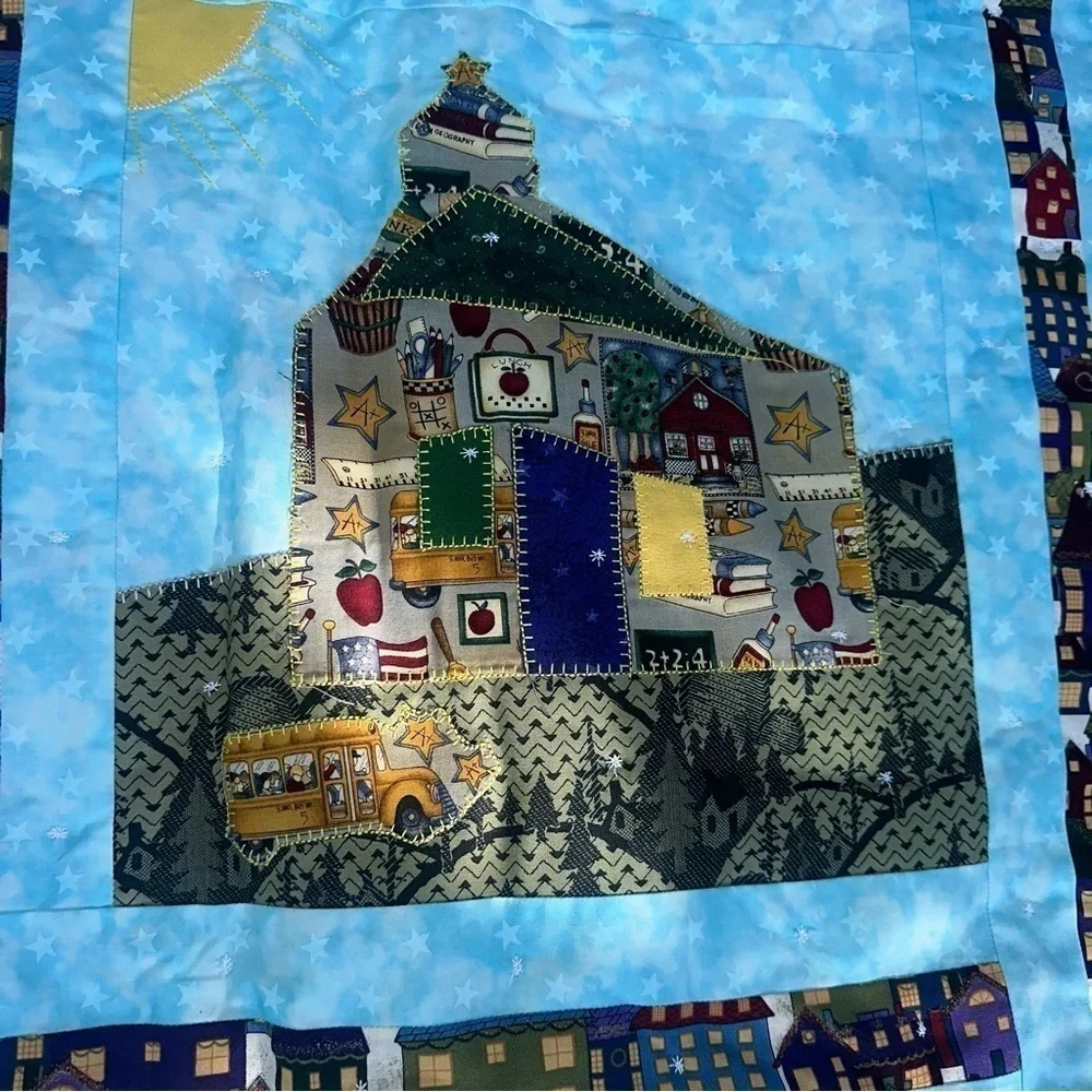 2002 HGTV Strolling down the block quilt completed with pillow 54x66